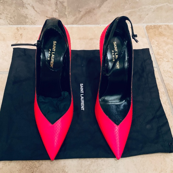 SAINT LAURENT ZOE FLUORESCENT PINK PUMPS
WITH BLACK PATENT STRAP NEVER WORN - Picture 3 of 6